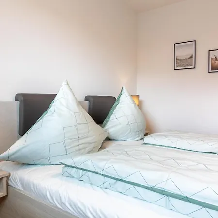 Penthouse No 5 *